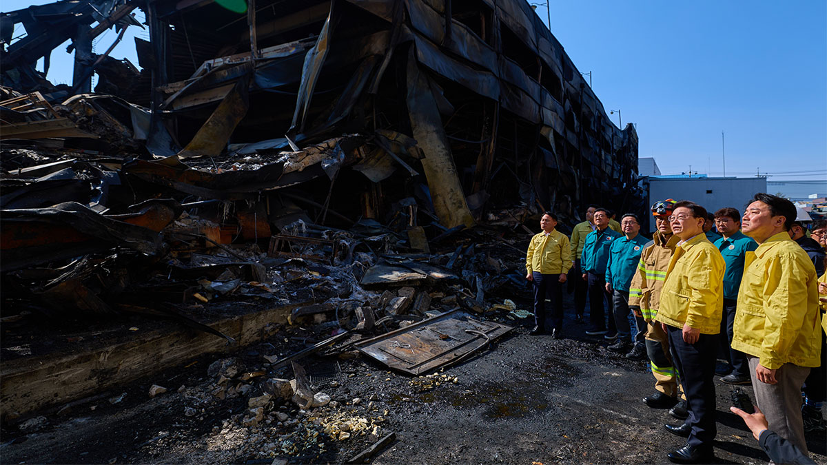 দক্ষিণ কোরিয়ার অগ্নিকাণ্ডে মৃত বেড়ে ১৪, ঘটনাস্থল পরিদর্শনে রাষ্ট্রপতি