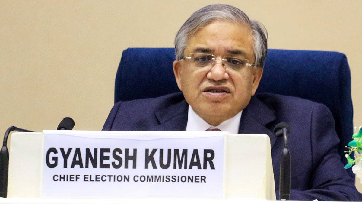 ফেব্রুয়ারির পর বদলি হওয়া পুলিশ আধিকারিকদের তালিকা চাইল নির্বাচন কমিশন