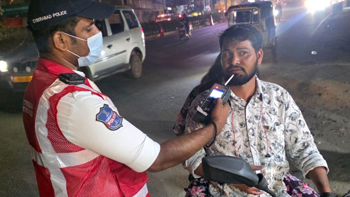 হায়দরাবাদে মদ্যপ অবস্থায় গাড়ি চালিয়ে ধরা পড়লেন ৭৮৭ জন