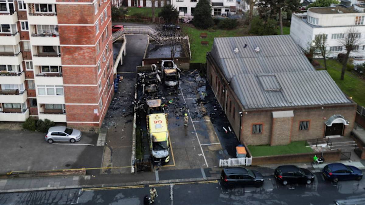 লন্ডনে ইহুদি বিদ্বেষী হামলার অভিযোগ, ভস্মীভূত ৪ অ্যাম্বুল্যান্স