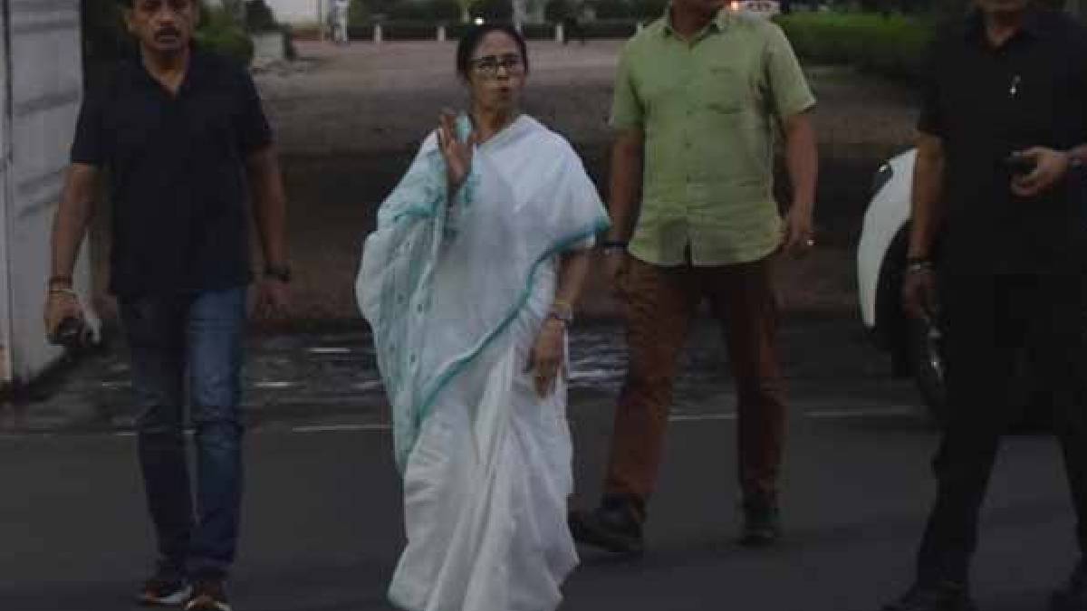 রাজ্যপালের আমন্ত্রণে লোকভবনে চা-চক্রে মুখ্যমন্ত্রী