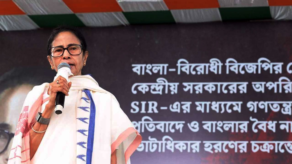 ধর্মতলায় কেন্দ্র ও নির্বাচন কমিশনকে তীব্র আক্রমণ মমতার