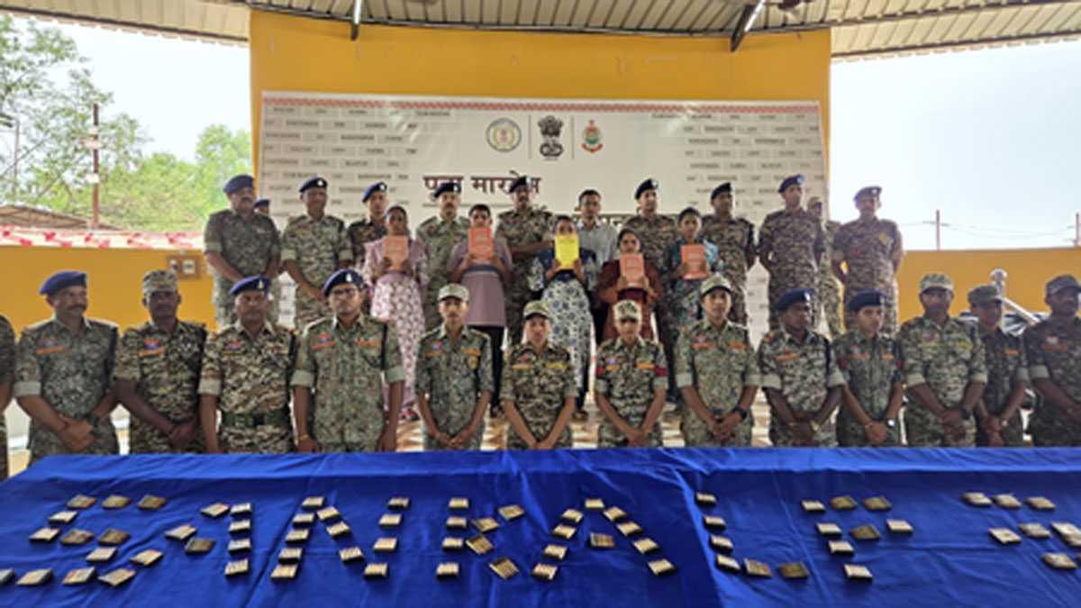 দান্তেওয়াড়ায় পাঁচ মাওবাদীর আত্মসমর্পণ, উদ্ধার বিপুল অস্ত্রভান্ডার