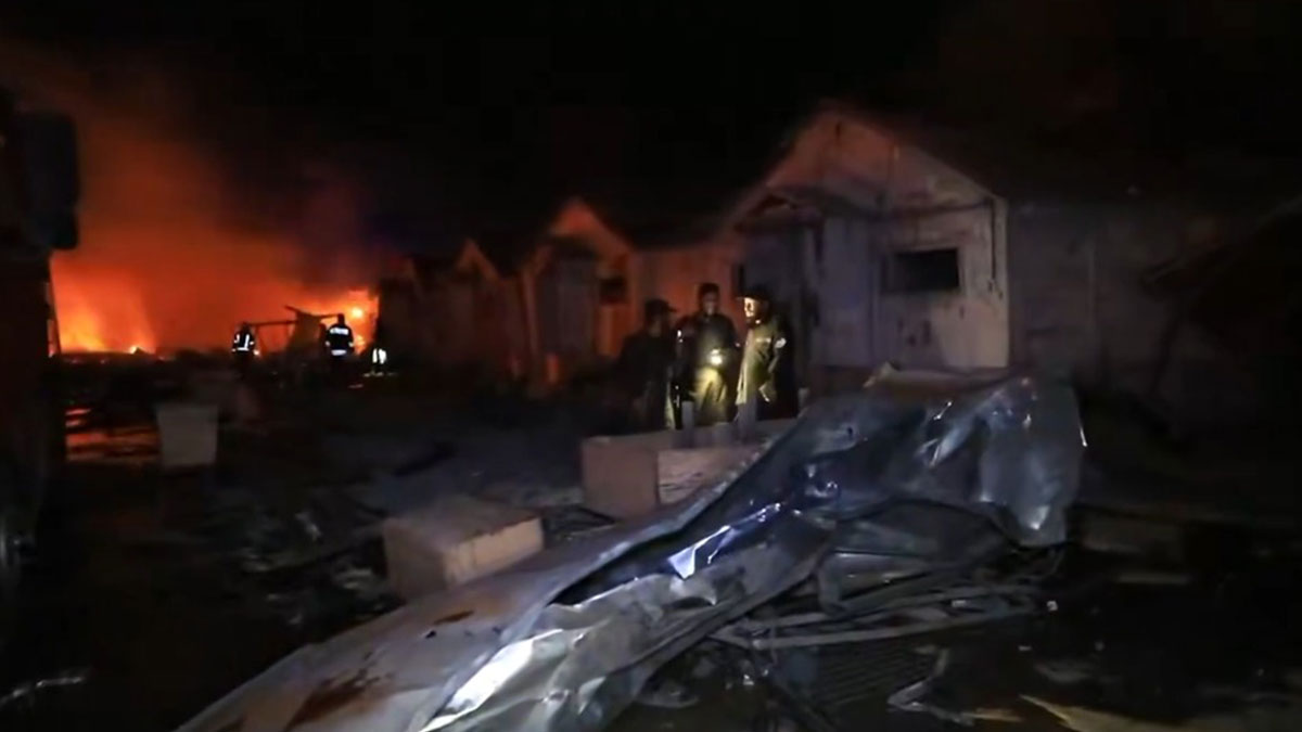 আফগানিস্তানে ভয়াবহ বিমান হামলা, ৪০০ নিরীহ মানুষের মৃত্যু