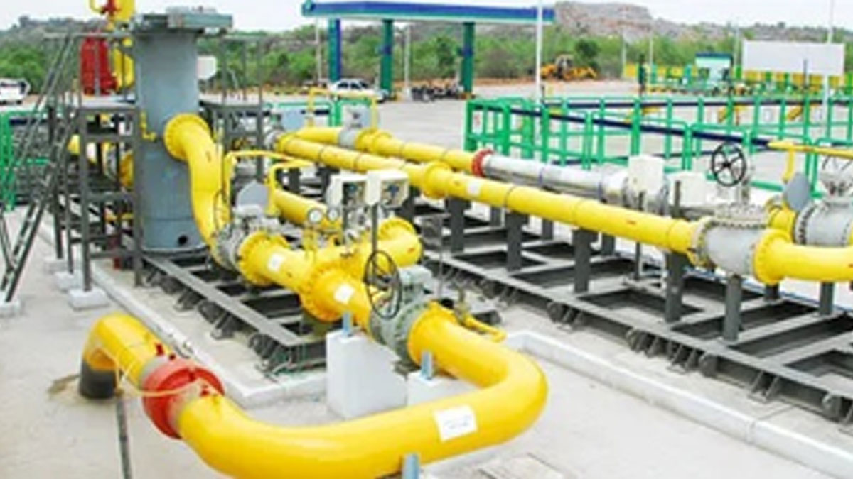 এক মাসেই ৩.১ লক্ষ ঘরে পাইপ গ্যাস পৌঁছে দেওয়ার দাবি কেন্দ্রের