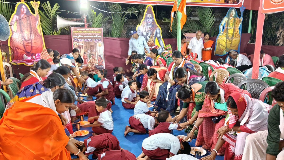 ভক্তি ও সংস্কৃতির মেলবন্ধনে মন্মথপুরে বাসন্তী পূজা ও প্রণব মহামিলন মেলা