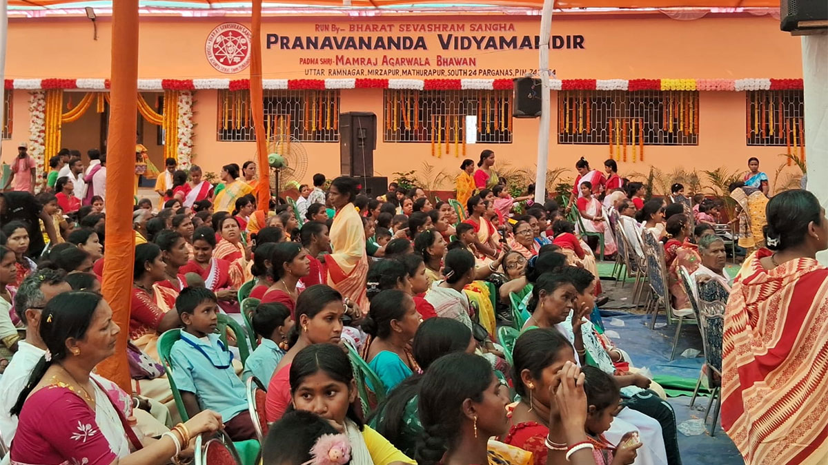 শিক্ষার প্রসারে মথুরাপুরে প্রবানন্দ বিদ্যামন্দিরের দ্বারোদ্ঘাটন