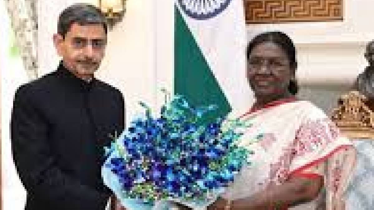 রাষ্ট্রপতি মুর্মুর সঙ্গে সাক্ষাৎ বাংলার নয়া রাজ্যপাল রবির