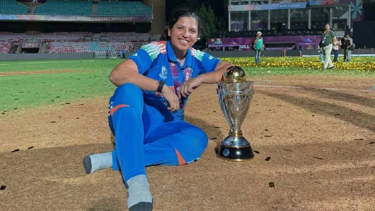 ভোটার তালিকায় বিশ্বজয়ী রিচা ঘোষের নামের পাশে লেখা ‘বিবেচনাধীন’