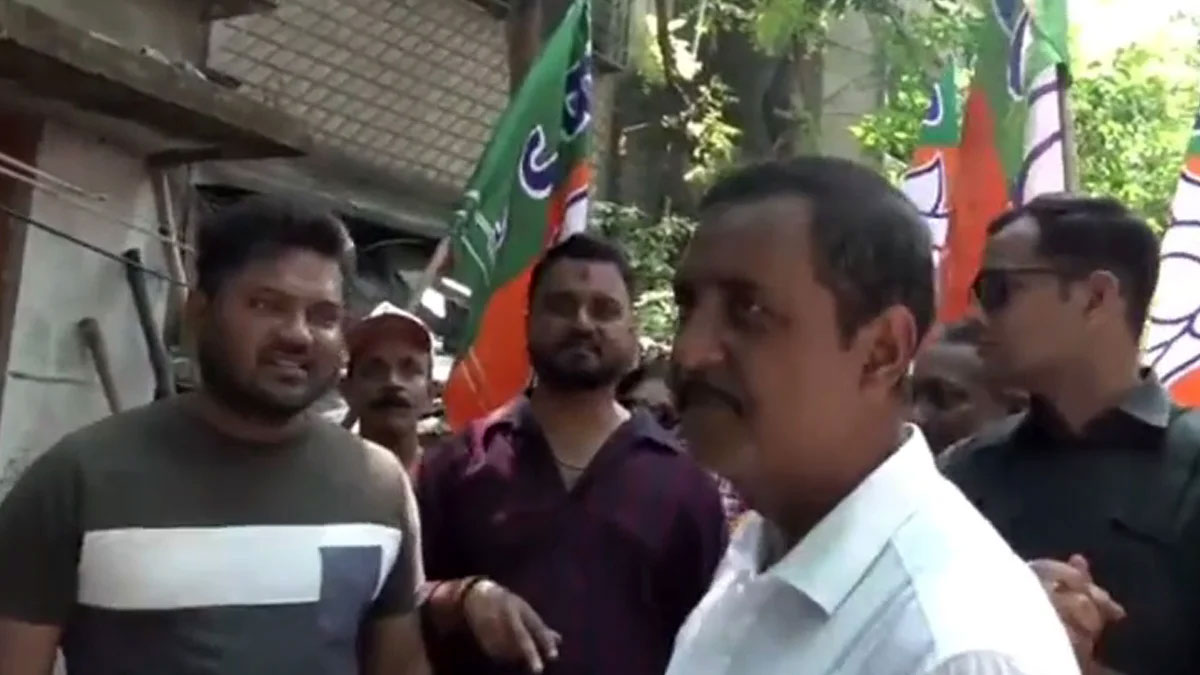 বরানগরে প্রচারে শুনলেন ‘চোর চোর’ স্লোগান, ফের বিতর্কে সজল ঘোষ