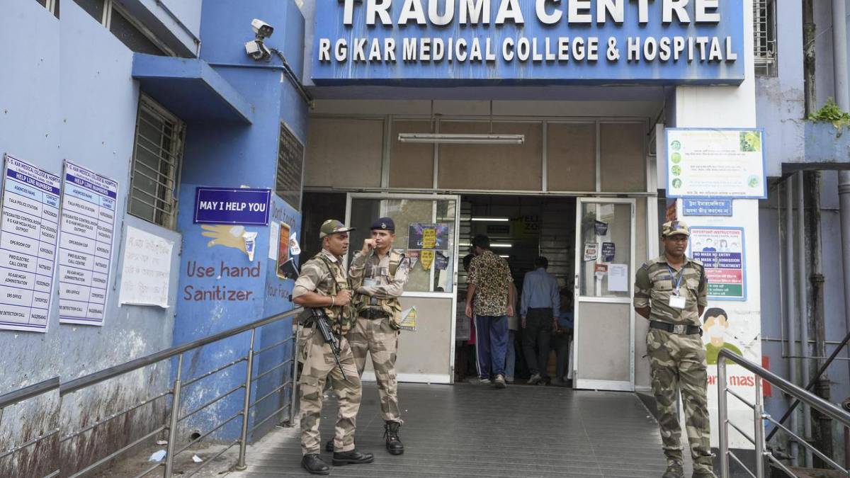 ফের আরজি করে দুর্ঘটনা, স্ট্রেচার না পেয়ে হাঁটতে গিয়ে মৃত্যু রোগীর!