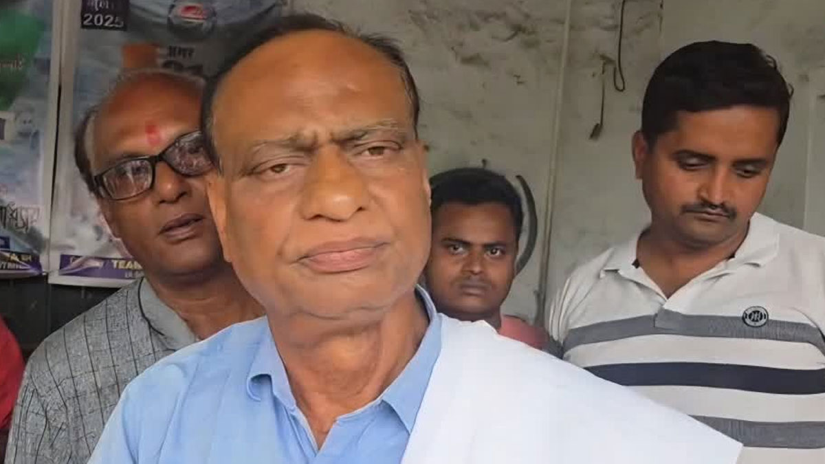 কুলটিতে প্রার্থী তালিকা থেকে বাদ পড়লেও দলের সঙ্গে থাকার বার্তা উজ্জ্বল চ্যাটার্জির