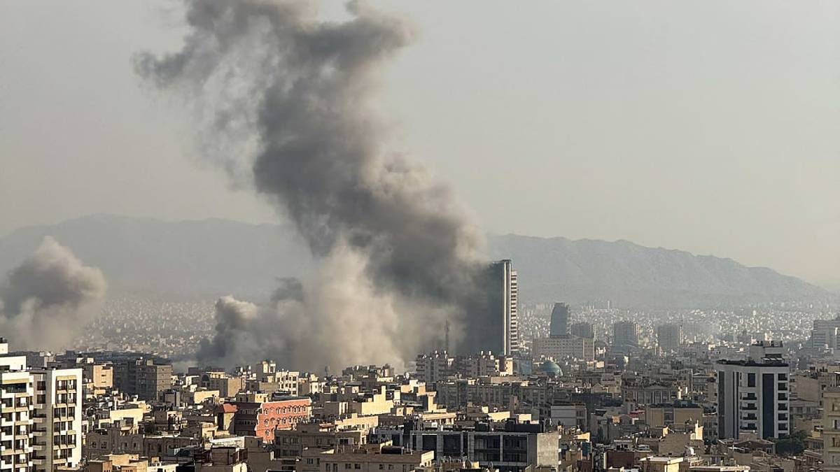 সভ্যতার মুখোশ ও শক্তির উন্মত্ততা