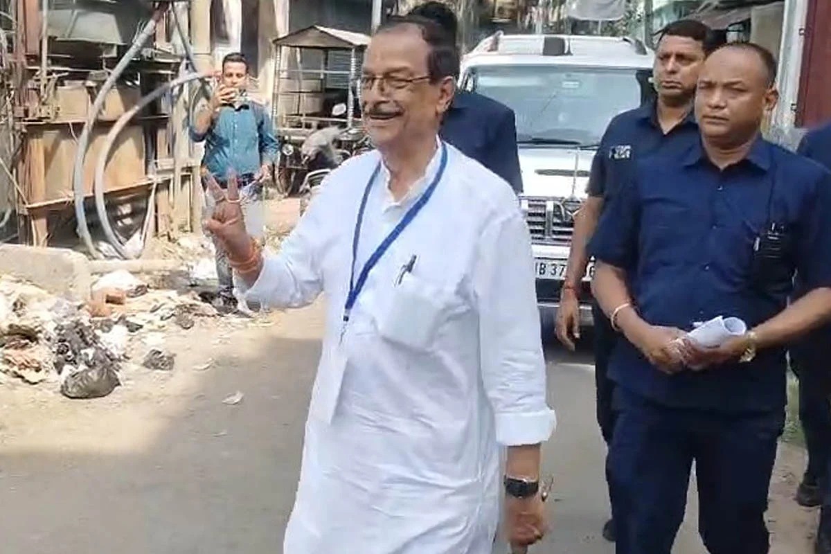 ভোট দিলেন মলয় ঘটক