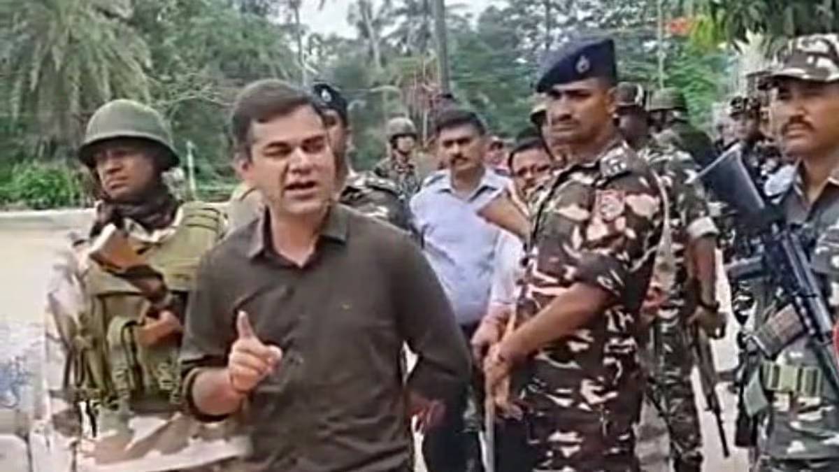 ভোটের দিন ফলতায় বুথে বুথে ঘুরলেন ‘সিংঘম’ অজয়, অতি সক্রিয়তার অভিযোগ তৃণমূলের