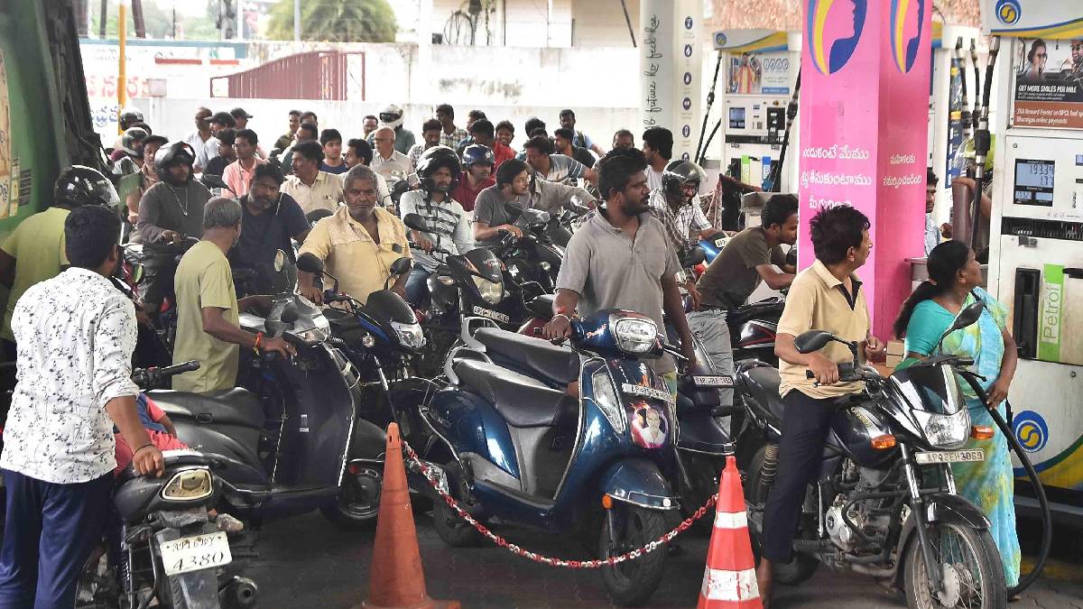 গুজবের জেরে অন্ধ্রে তেল সঙ্কট, বন্ধ ৪০০-র বেশি পেট্রোল পাম্প