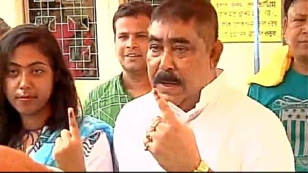 ভোট দিলেন অনুব্রত মণ্ডল