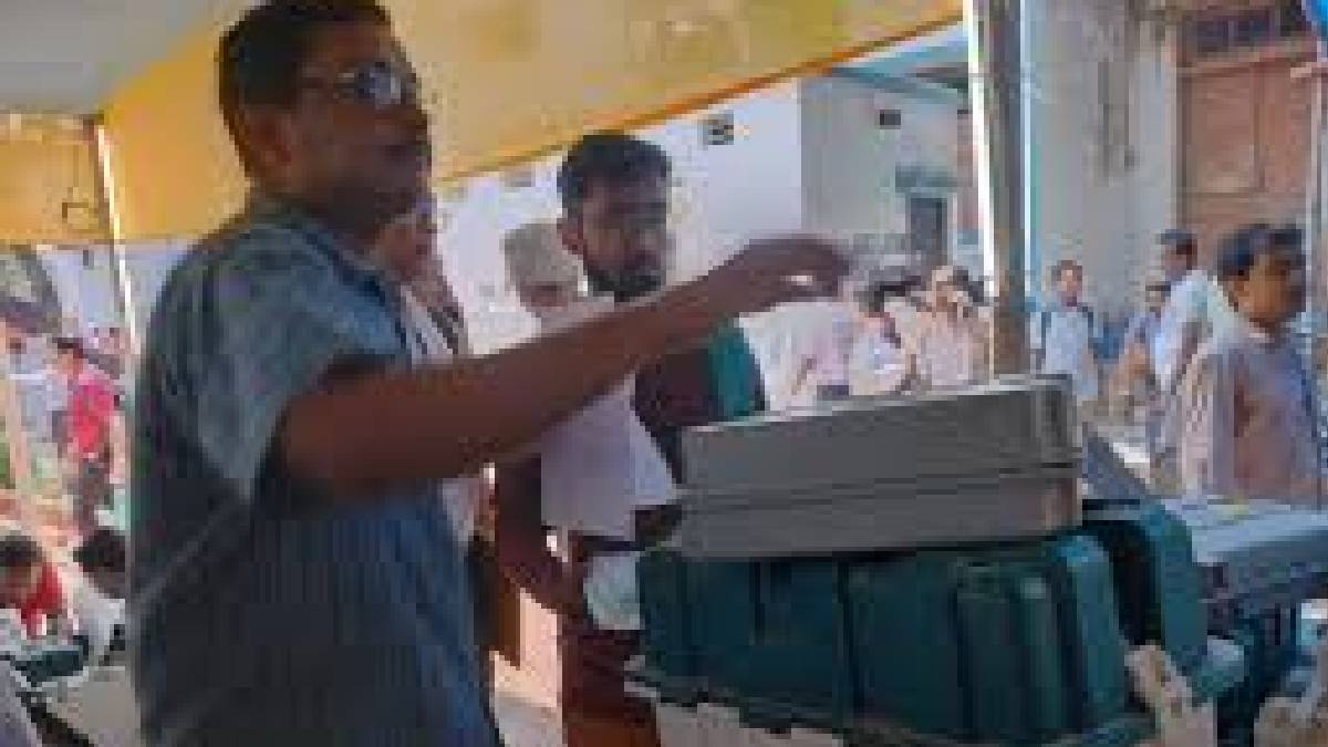 মুর্শিদাবাদের বড়ঞার একটি বুথে তৃণমূলের ভোট বিজেপিতে যাওয়ার অভিযোগ