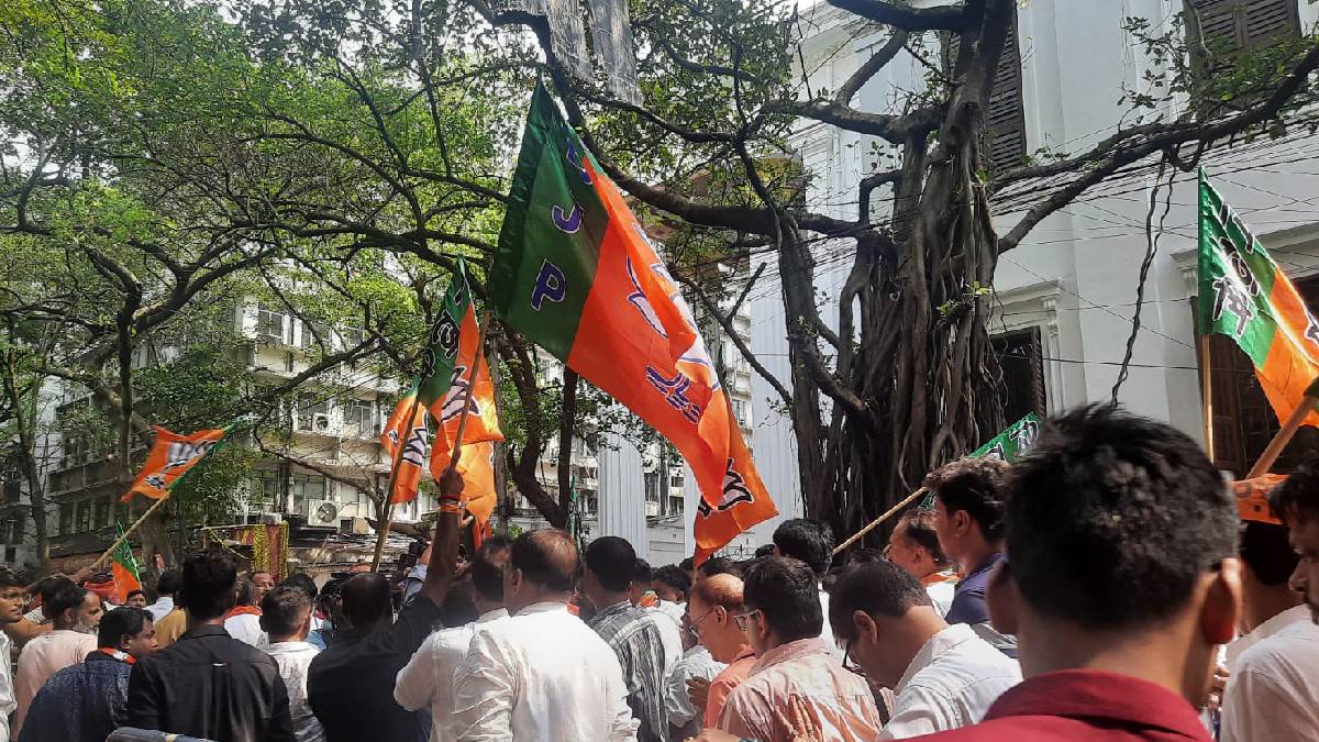 ফর্ম ৬ বিতর্কে উত্তপ্ত পরিস্থিতি, সিইও দপ্তর ঘিরে কড়া নিরাপত্তা জারি