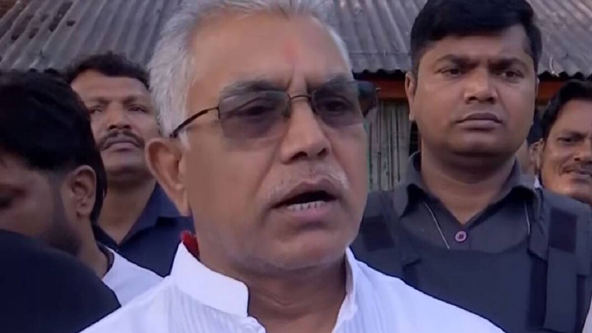 ভোট দিলেন দিলীপ ঘোষ, বাংলায় পরিবর্তন হবেই আশাবাদী