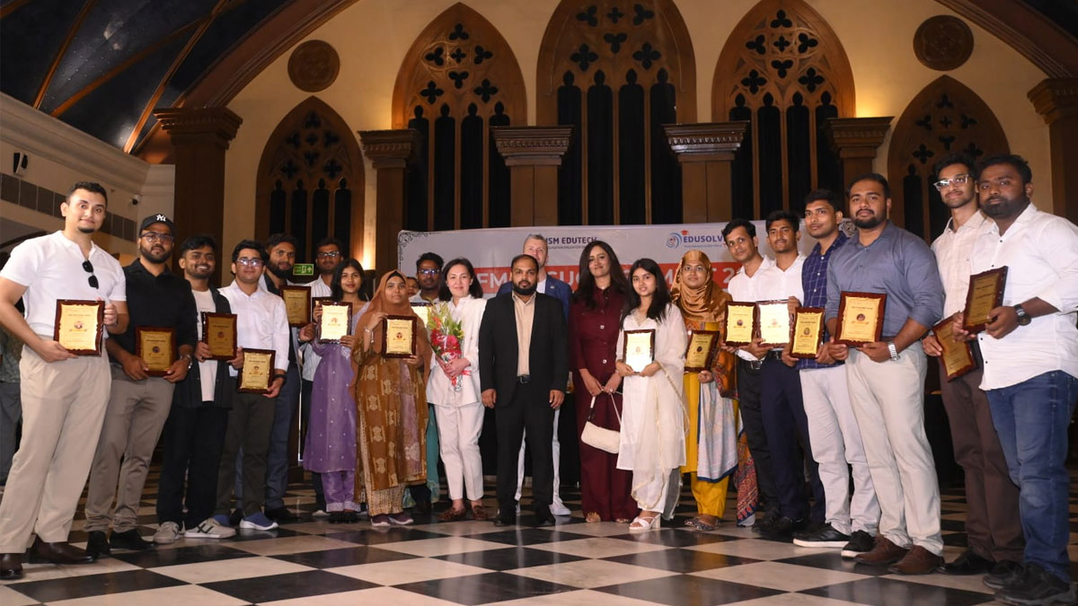 বিদেশে ডাক্তারি পড়ে সাফল্য, কলকাতায় ৫০ চিকিৎসককে সংবর্ধনা