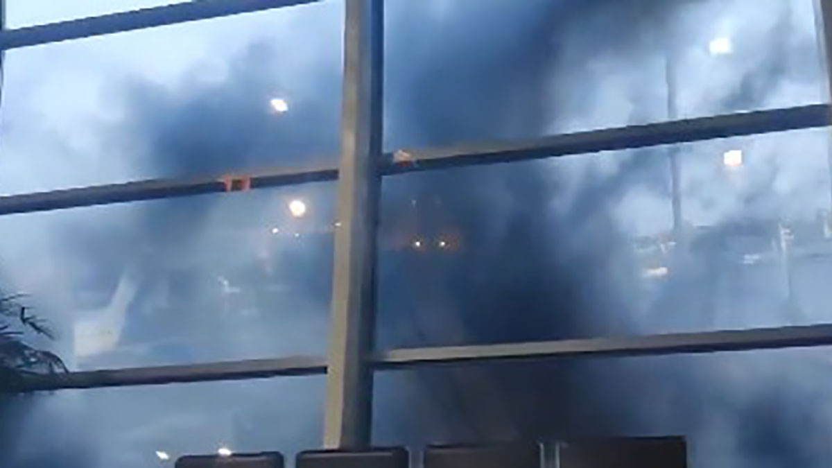 মুম্বাই বিমানবন্দরে অগ্নিকাণ্ড, দ্রুত নিয়ন্ত্রণে পরিস্থিতি, পরিষেবায় কোনও প্রভাব নেই