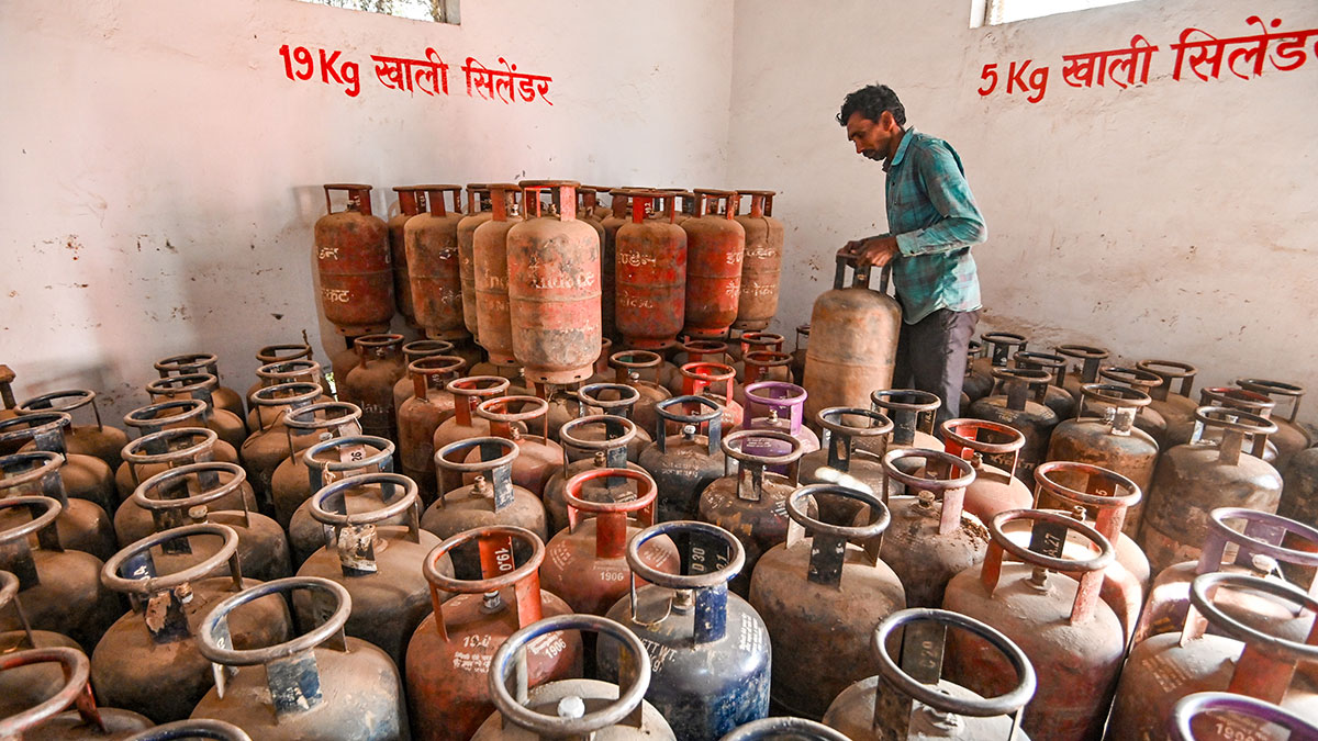 প্রতিদিন প্রায় ২৮ লক্ষ গ্যাস সিলিন্ডার সরবরাহ, দাবি ইন্ডিয়ান অয়েলের