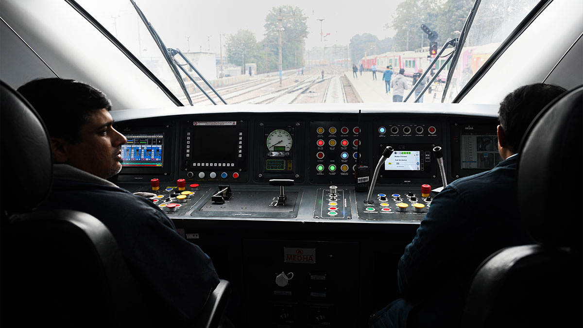 রেল নিরাপত্তায় বড় বিনিয়োগ, ‘কবচ’ ও আধুনিক সংকেত ব্যবস্থায় ১,৩৬৪ কোটি বরাদ্দ