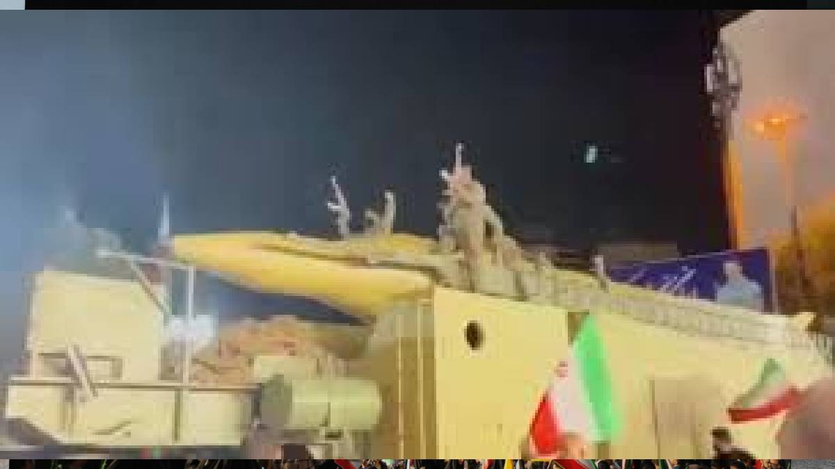 ট্রাম্পকে বার্তা দিতে তেহরানের রাস্তায় ক্ষেপণাস্ত্র মিছিল, বাড়ছে আন্তর্জাতিক চাপানউতোর