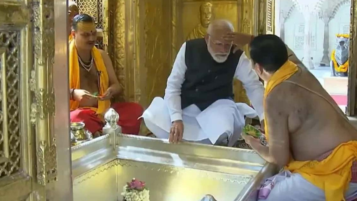 কাশীতে ‘শিবময়’ মোদী, হাতে ত্রিশূল-ডমরু, রোড শোতে উচ্ছ্বাসের ঢেউ