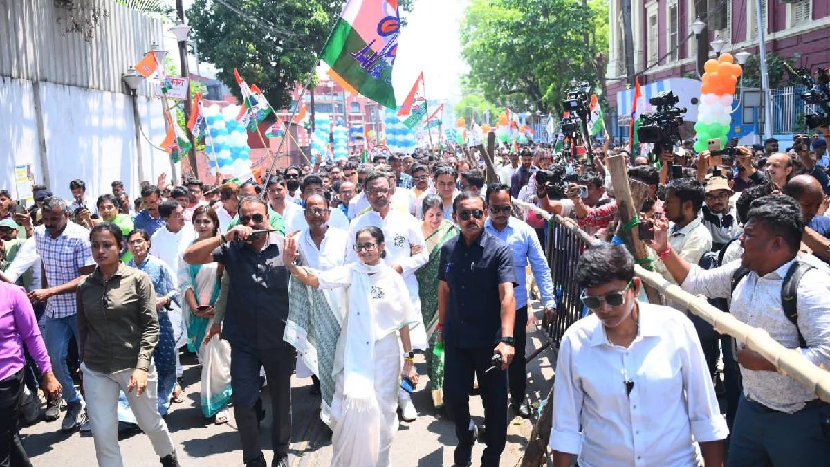 মনোনয়ন জমা দিয়ে সুপ্রিম কোর্টে যাওয়ার হুঁশিয়ারি মমতার