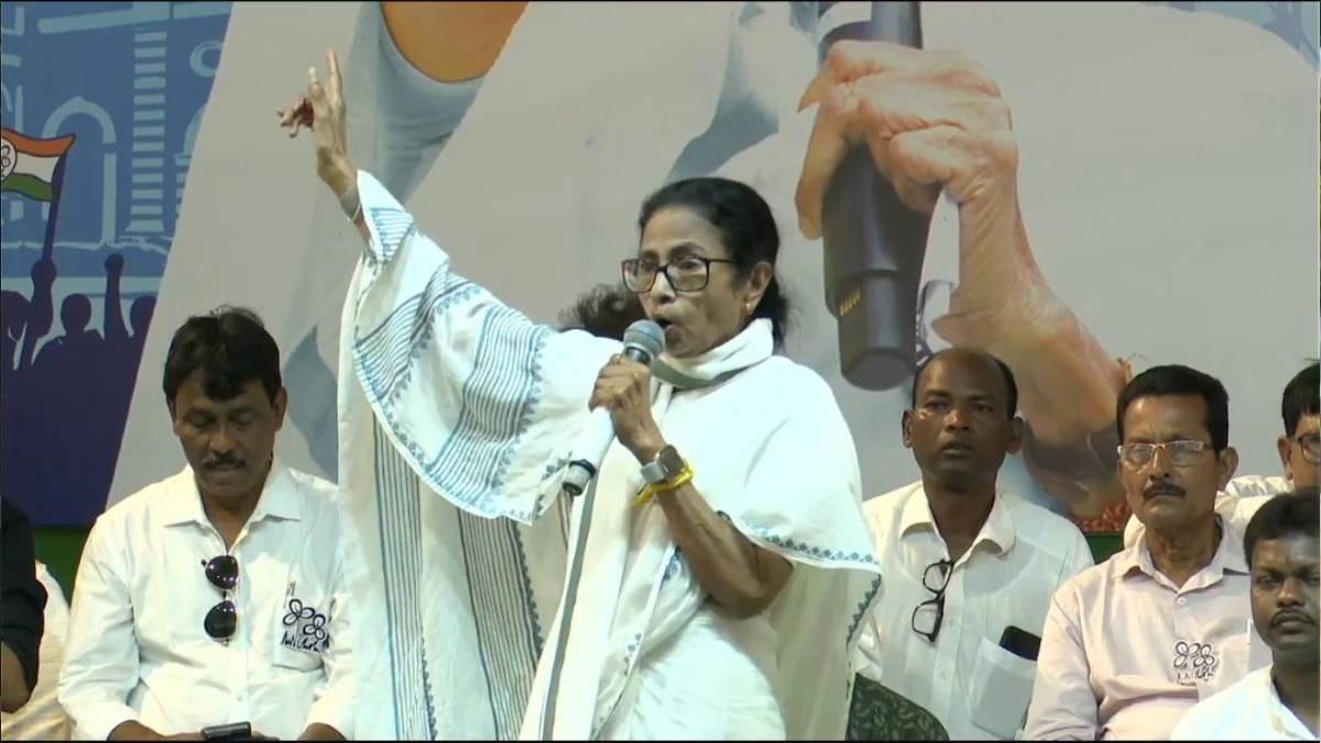 মনোনয়নে ৪ ঘণ্টা স্ক্রুটিনিতে জ্বালানোর অভিযোগ বিজেপির বিরুদ্ধে মমতার