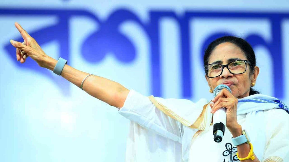 নবগ্রামে উন্নয়নের খতিয়ান তুলে ধরে বিজেপি ও কংগ্রেসকে আক্রমণ মমতার