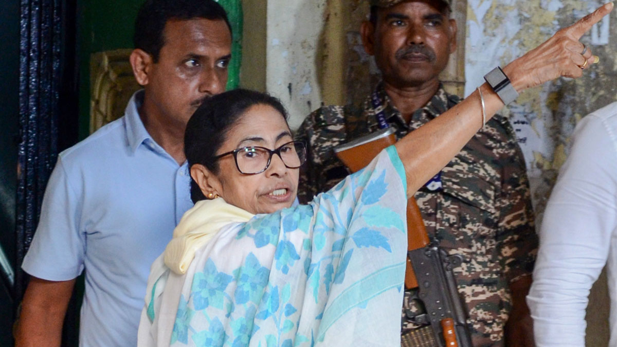 কেন্দ্রীয় বাহিনীর বিরুদ্ধে ভোটারদের হেনস্থার অভিযোগ মমতার