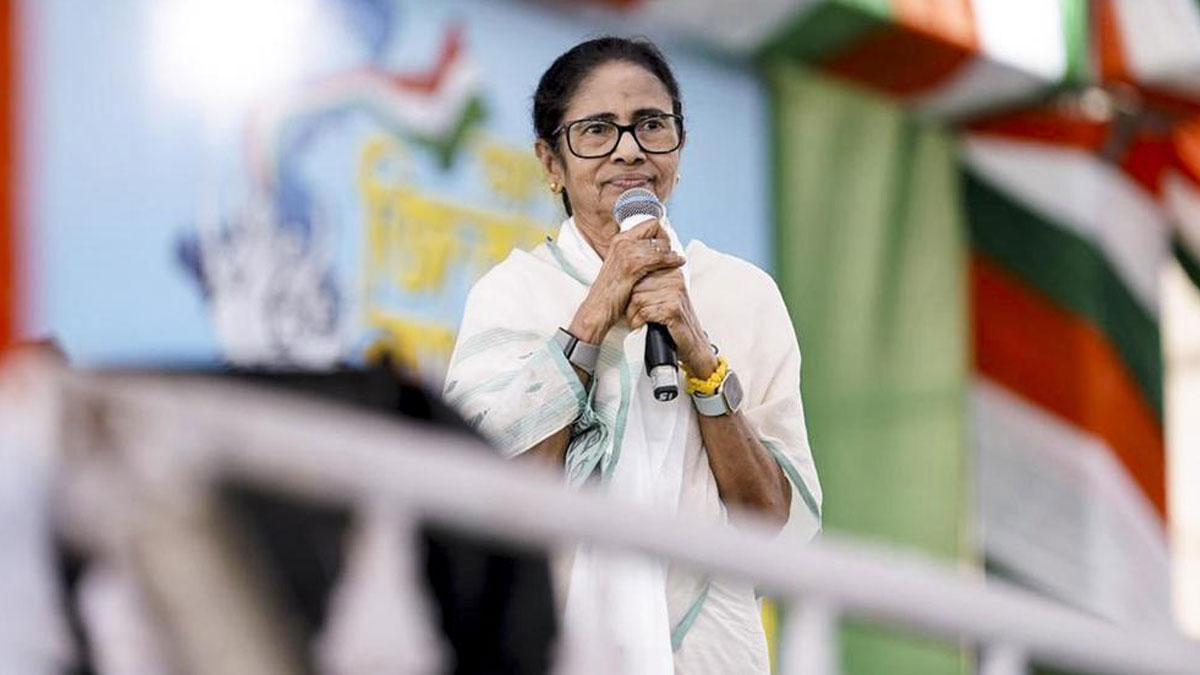 বহিরাগত ইস্যুতে তোপ মমতার, কারচুপির আশঙ্কায় বিজেপিকে নিশানা