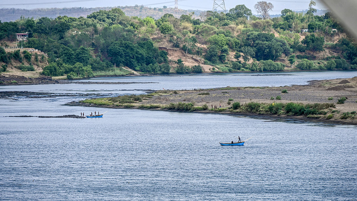 নর্মদায় নৌকাডুবি, প্রাণে বাঁচলেন ১০ তীর্থযাত্রী