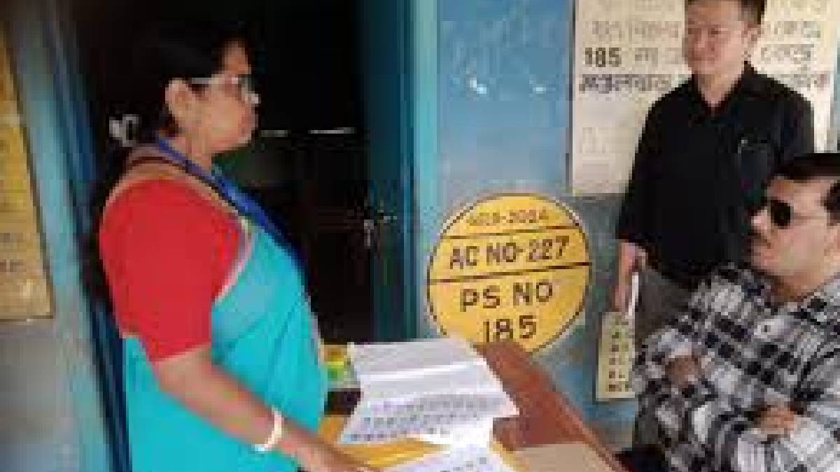 পিংলায় প্রিসাইডিং অফিসারকে সাসপেন্ড