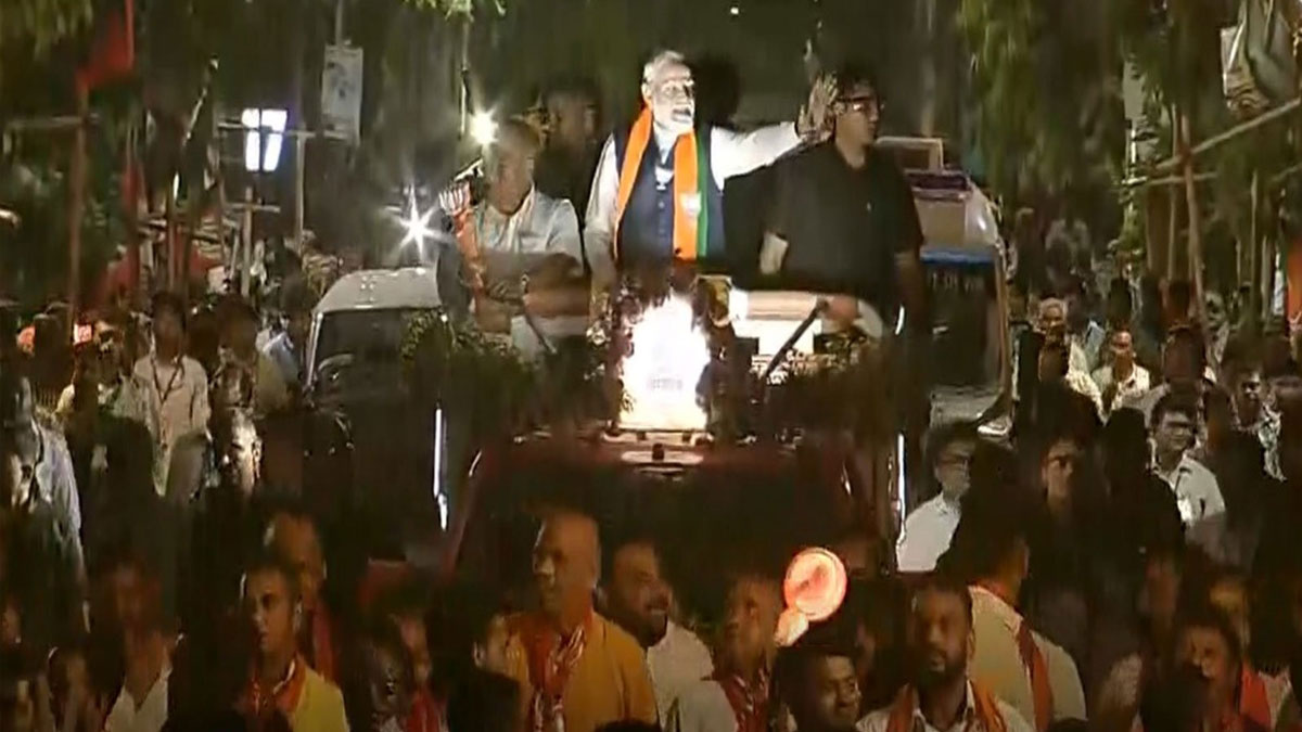 উত্তর কলকাতায় মোদীর রোড শোয়ে জনস্রোত, নির্বাচনী আবহে শক্তি প্রদর্শন