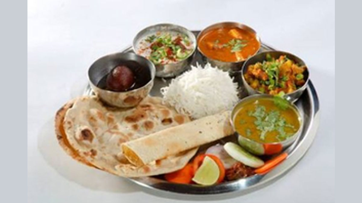 সবজি থালির খরচ স্থির, আমিষ থালি কিছুটা সস্তা, স্বস্তি সাধারণ মানুষের