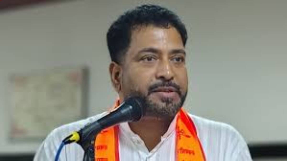 শিলিগুড়িতে বুথের ভিতরে পুলিশ, ক্ষোভ প্রকাশ বিজেপি প্রার্থী শঙ্কর ঘোষের