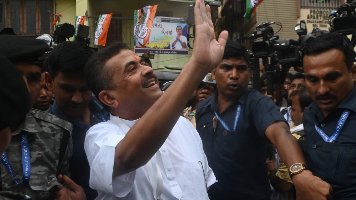 কালীঘাটে শুভেন্দুকে চোর-চোর স্লোগান