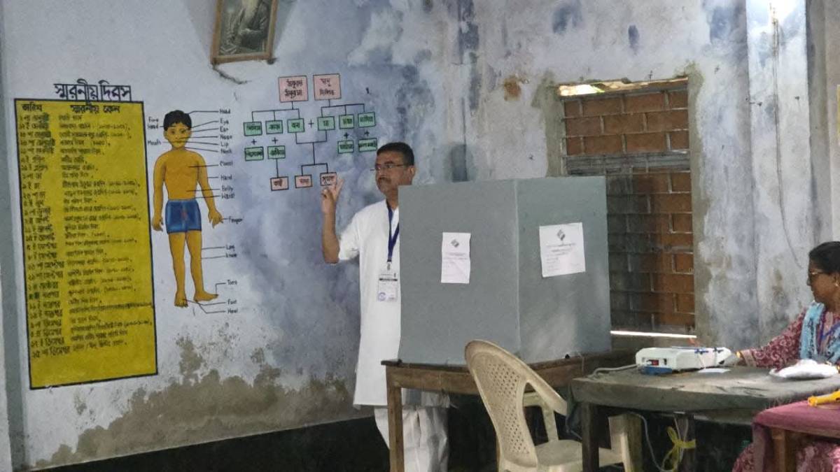 ভোট দিলেন শুভেন্দু অধিকারী