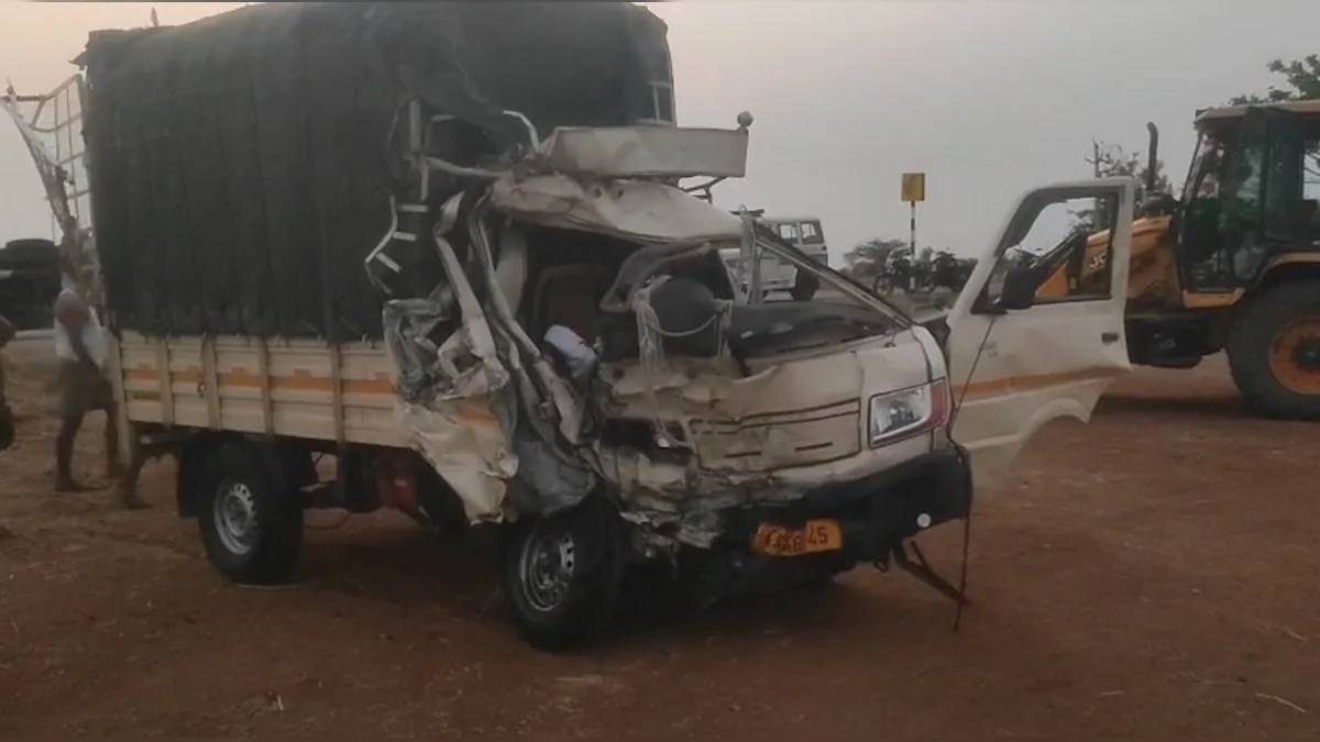 অন্ধ্রপ্রদেশে পিকআপ ভ্যানের সঙ্গে ট্যাঙ্কারের সংঘর্ষে মৃত্যু আট পুণ্যার্থীর, আহত অনেকে