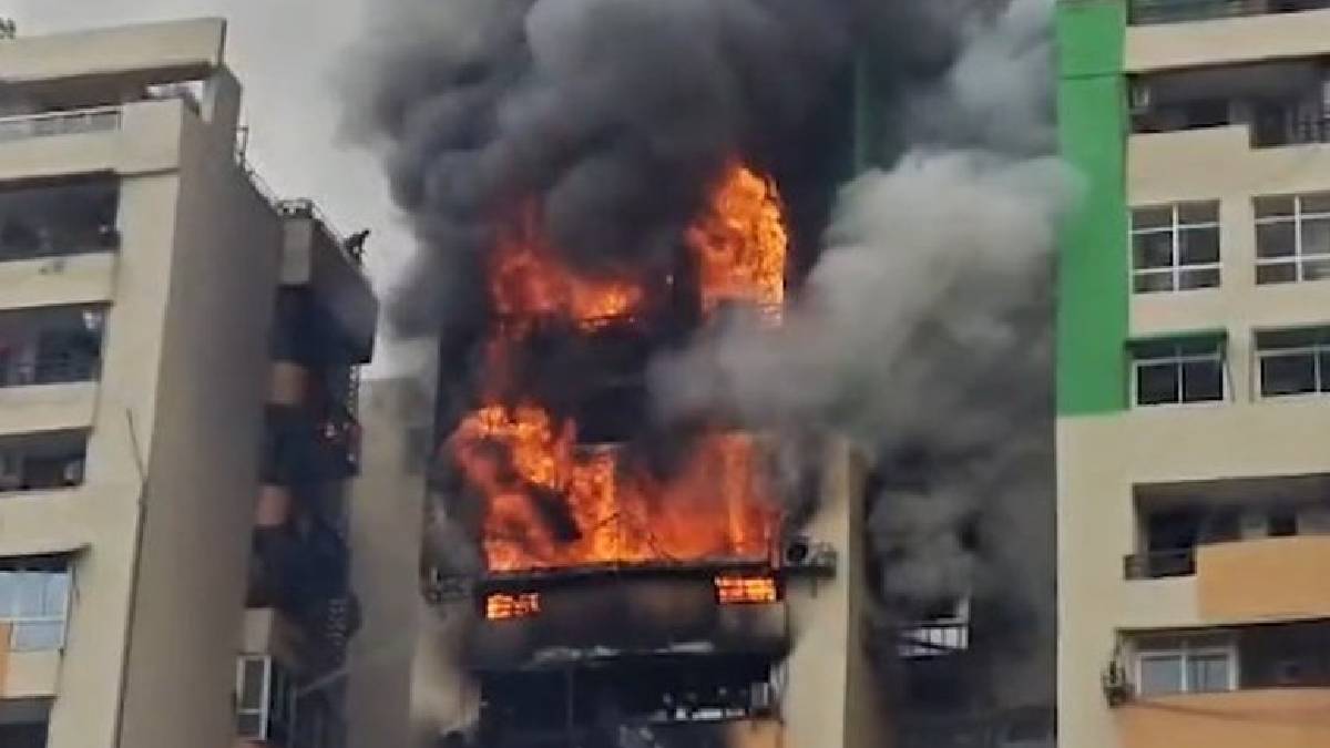 উত্তরপ্রদেশের গাজিয়াবাদে বহুতলে আগুন, ভস্মীভূত আটটি ফ্ল্যাট