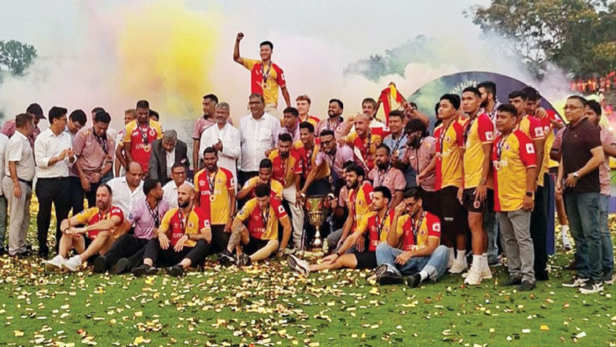 আবেগে আর ভালোবাসায় হারিয়ে গেলেন লাল-হলুদ কোচ ও ফুটবলাররা