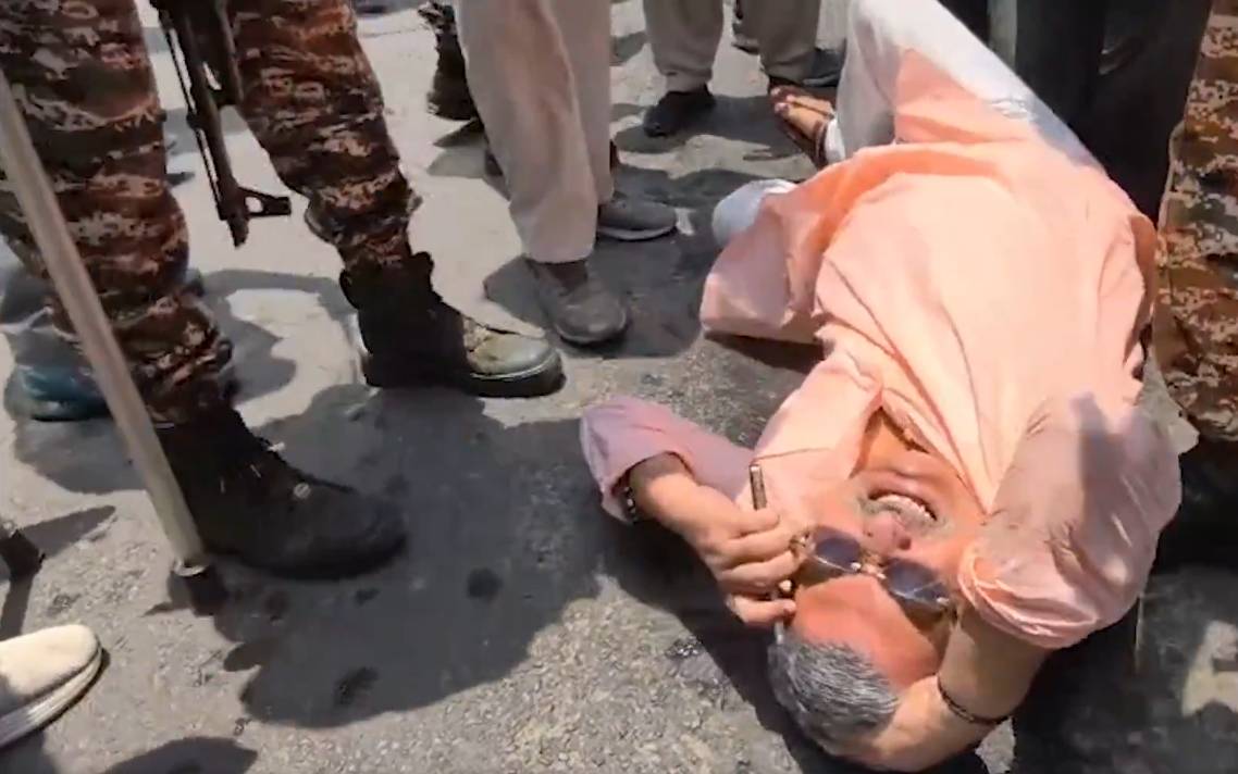 বিক্ষোভের মুখে কল্যাণ বন্দ্যোপাধ্যায়, ঢিলের আঘাতে আহত তৃণমূল সাংসদ