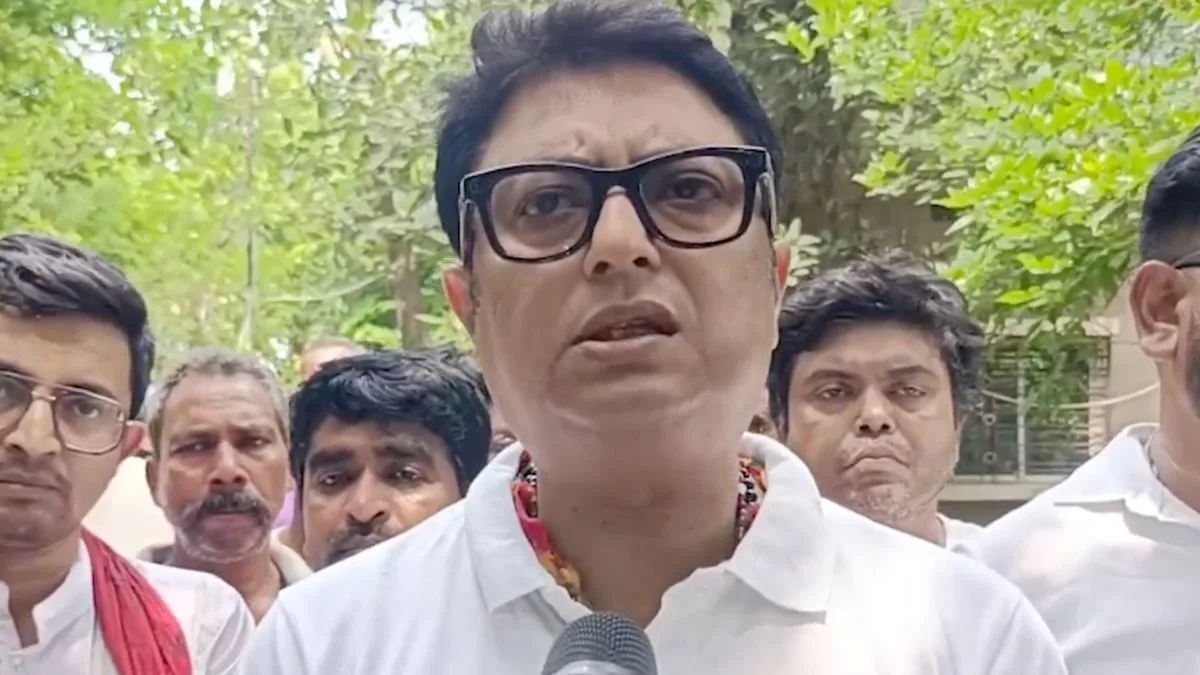 কলকাতা বিমানবন্দরের কাছের মসজিদ স্থানান্তর নিয়ে আলোচনা