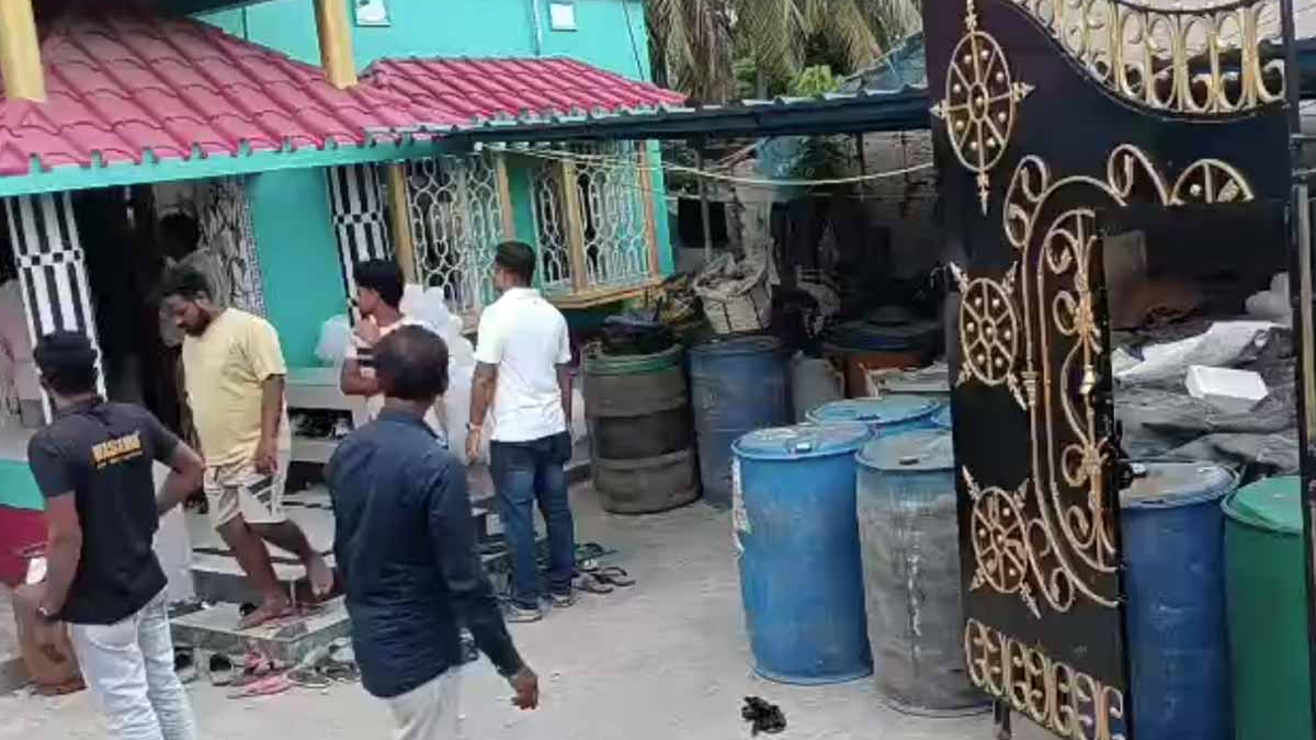 নামখানায় তৃণমূল নেতার বাড়ি থেকে ব্যারেল ব্যারেল ডিজেল বাজেয়াপ্ত