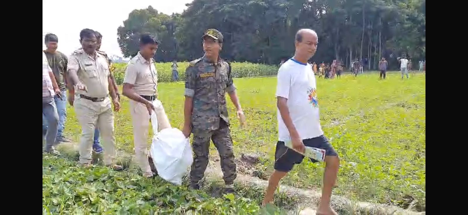 বাদুড়িয়ার ধৃত পুরপ্রধানের জমি খুঁড়ে চারটি ট্রলি এবং বস্তভর্তি টাকা উদ্ধার