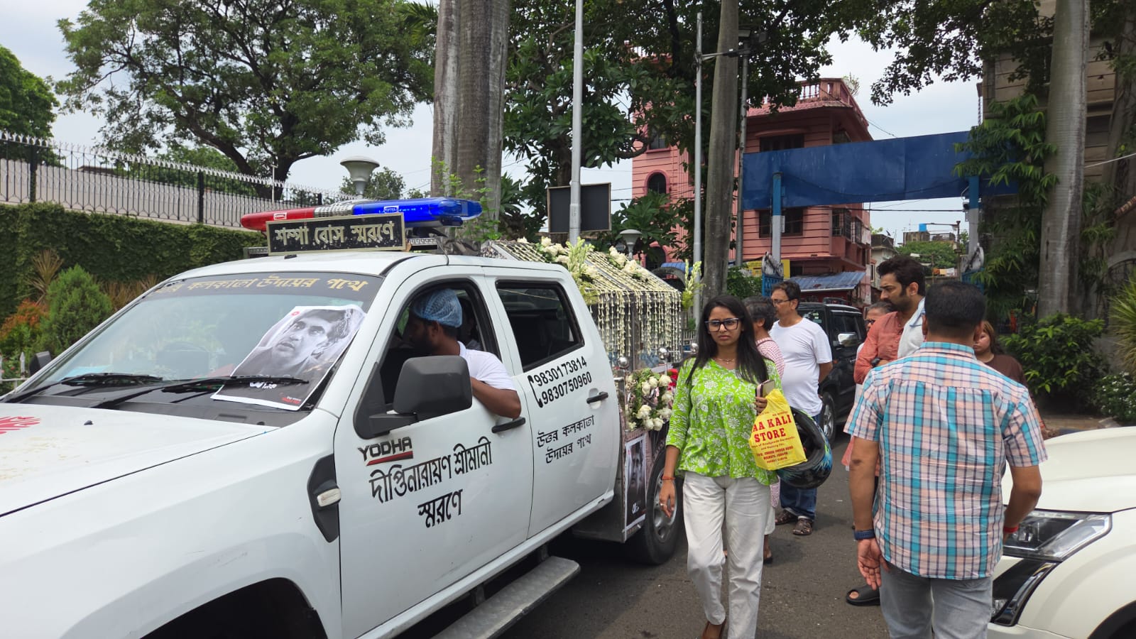 কেওড়াতলা মহাশ্মশানে শেষকৃত্য সম্পন্ন হল অনীক দত্তের